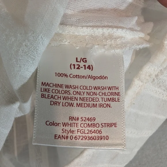 Sleeveless White Button-Up Blouse - Picture 9 of 9